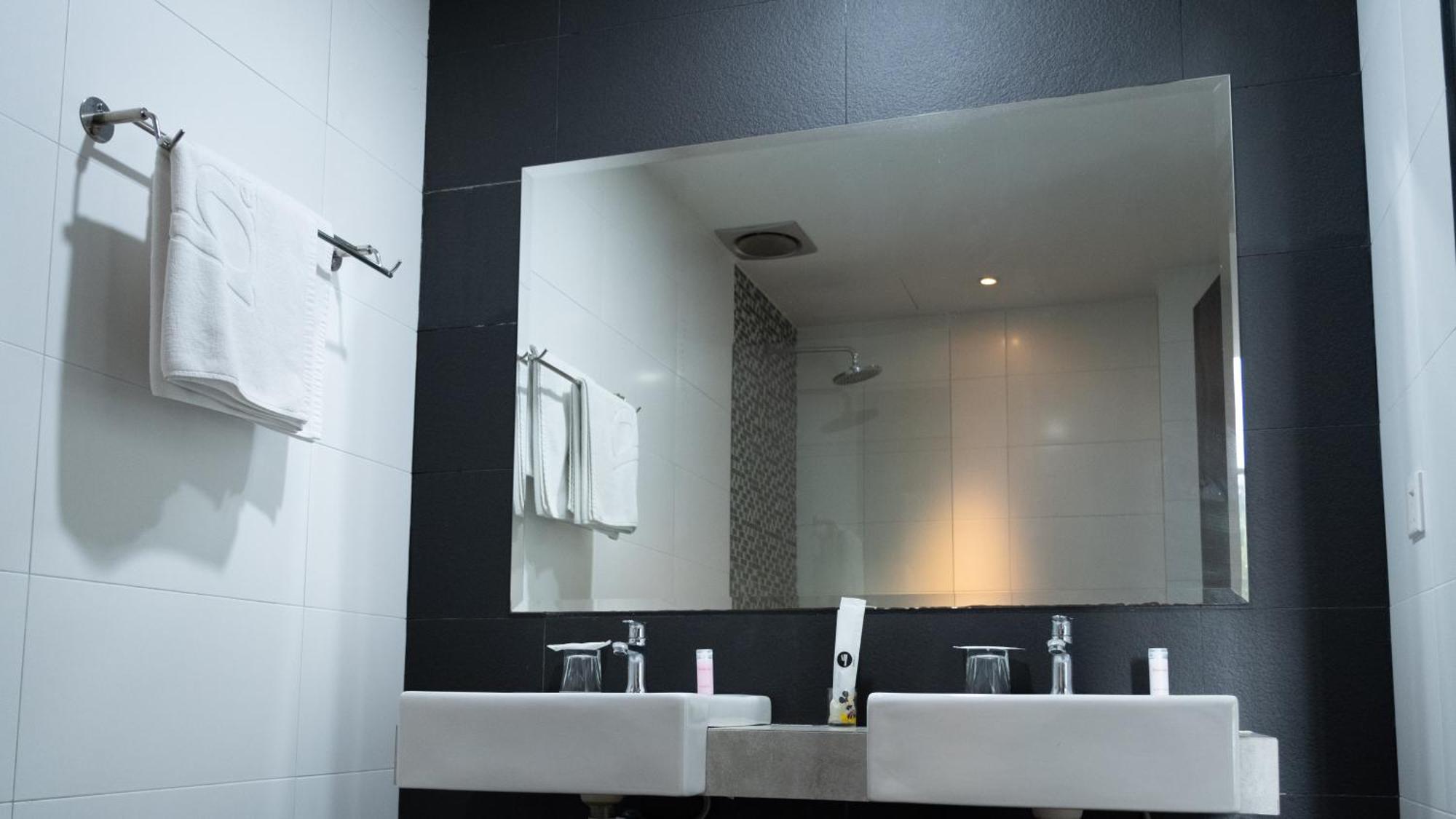 Beverly Hotel Тайпинг Екстериор снимка