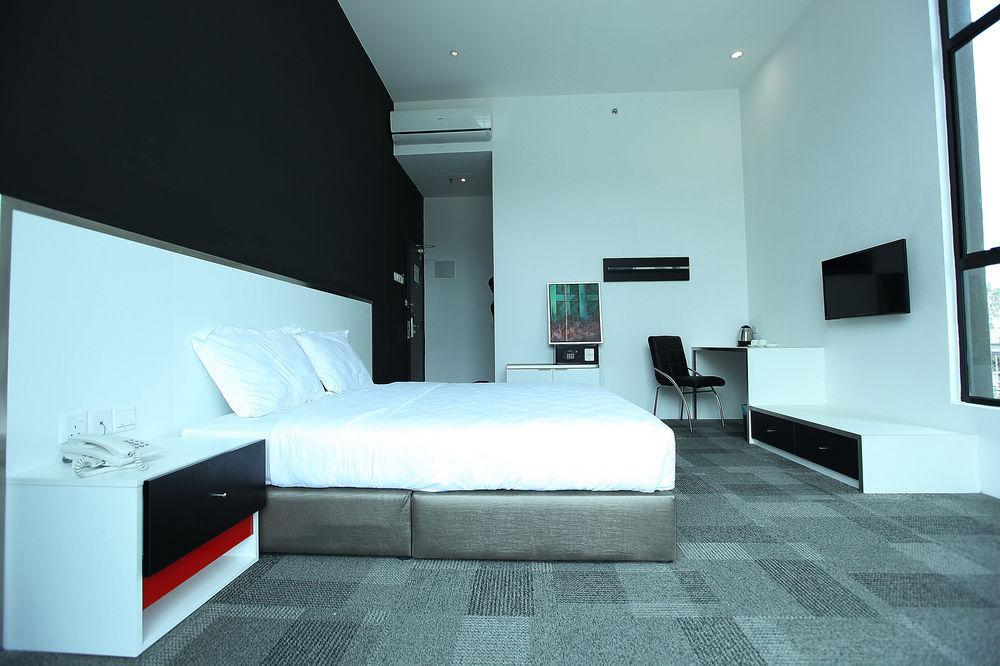 Beverly Hotel Тайпинг Екстериор снимка