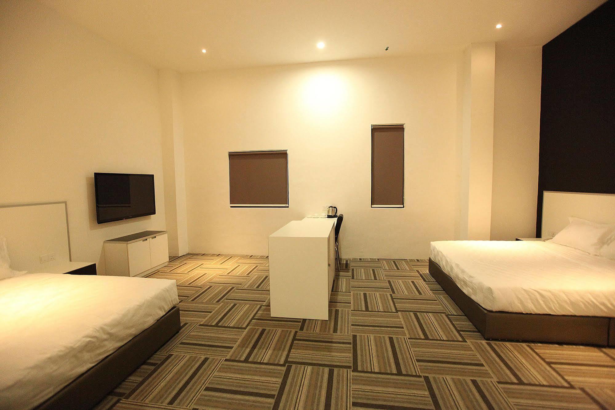 Beverly Hotel Тайпинг Екстериор снимка
